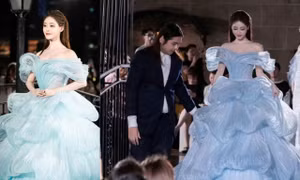 "Đứa con" của Jimmy Choo gây sốt, vì sao Chúc Tự Đan 3 năm liền là "nàng thơ"?