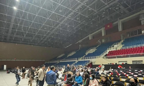 Đêm nhạc ở Hà Nội hủy phút chót, khán giả phẫn nộ: 'Như trò hề'