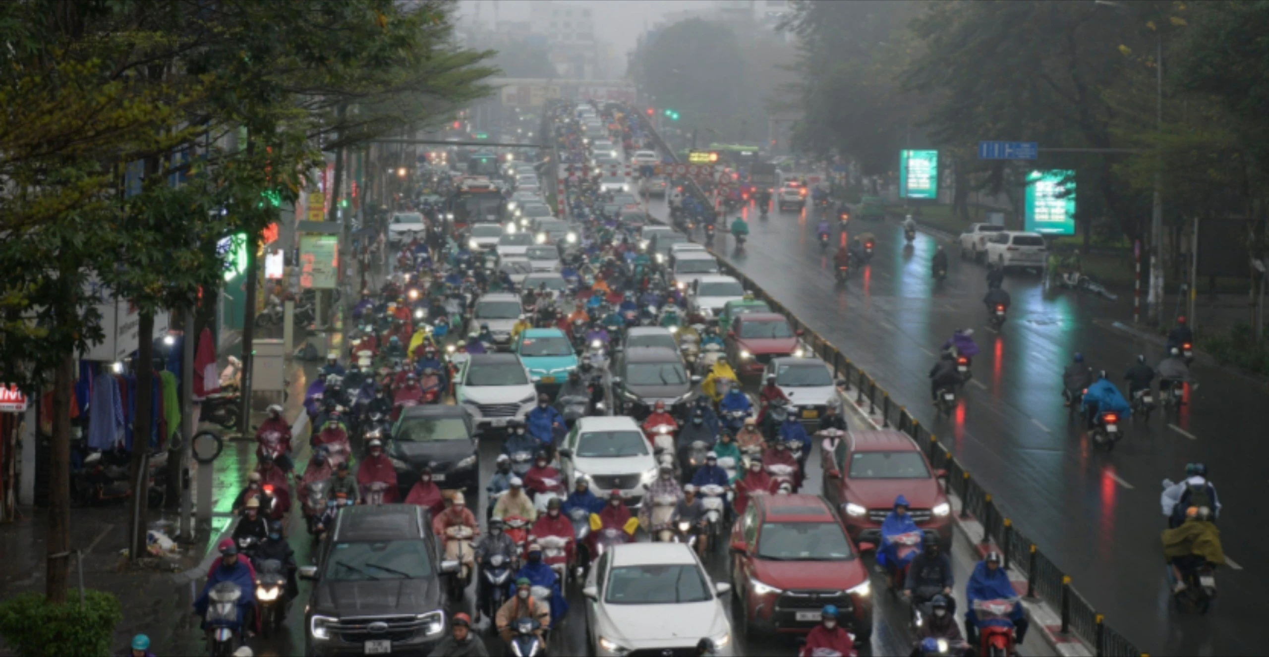 Miền Bắc Rét Đậm, Mưa Phùn Dịp Tết; Nam Bộ Nắng Nóng, Cảnh Báo Dông Lốc