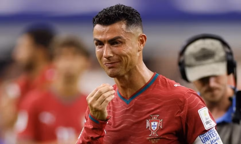 Chia tay World Cup, Ronaldo có rời tuyển Bồ Đào Nha không và tương lai ra sao?
