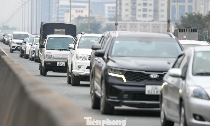 Hà Nội mùng 2 Tết: Cửa ngõ phía Nam ùn tắc cục bộ, nội đô rộng thênh thang