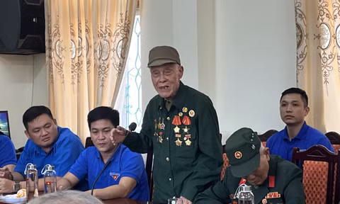 Gặp gỡ, ôn truyền thống hào hùng với chiến sĩ Điện Biên