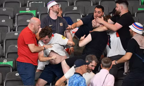 CĐV Anh và Tây Ban Nha xô xát sau chung kết EURO 2024, nhiều người nhập viện