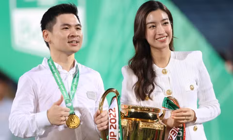 Hoa hậu Mỹ Linh: 'Mong đội bóng của ông xã làm nên lịch sử ở Siêu cúp'