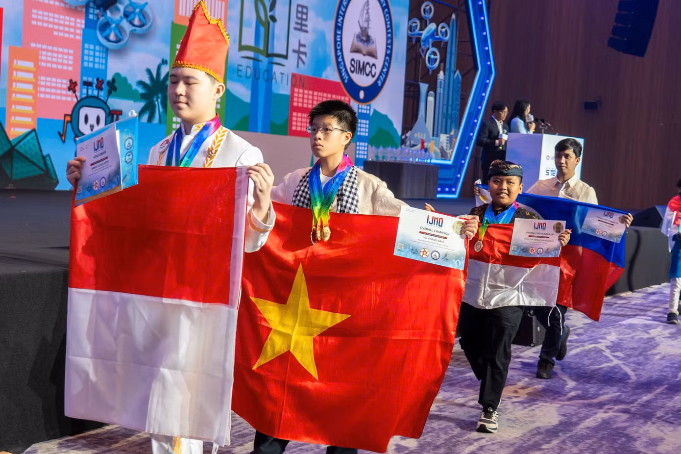 hoang-nam-mang-niem-tu-hao-viet-nam-tren-dau-truong-quoc-te.jpg
