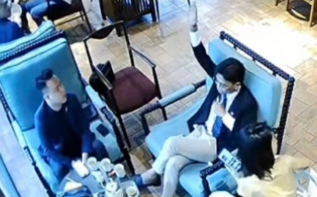 Tổng tài' giơ tay, 'đàn em' liền đánh nhân viên quán cà phê: Cần làm rõ vai  trò khởi xướng | Báo điện tử Tiền Phong