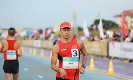 Hành động đẹp của VĐV điền kinh Việt Nam khiến bạn bè quốc tế nể phục