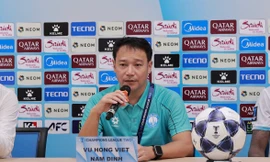 HLV Vũ Hồng Việt giải thích tại sao Thép Xanh Nam Định sử dụng dàn cầu thủ ngoại trong trận thắng Ratchaburi