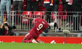 Tiền đạo 130 triệu euro ghi bàn đầu tiên, đưa Liverpool nhọc nhằn đi tiếp ở Cúp Liên đoàn