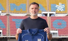 Tân HLV đội tuyển Thái Lan: Từ gã nghiện rượu đến niềm hy vọng của một nền bóng đá