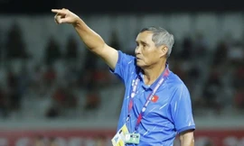 HLV Mai Đức Chung cảm ơn NHM, Bích Thùy rơi nước mắt sau trận thua Australia