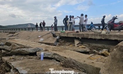 Tang thương hiện trường sập bờ kè bê tông khiến 4 người tử vong ở Đắk Lắk