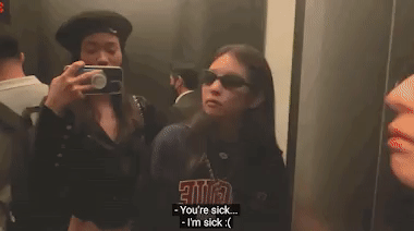 Jennie cảm nặng trước sự kiện nhưng nhanh chóng lấy lại tinh thần.