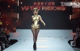 Lối catwalk mổ cò của Vũ Thu Phương.