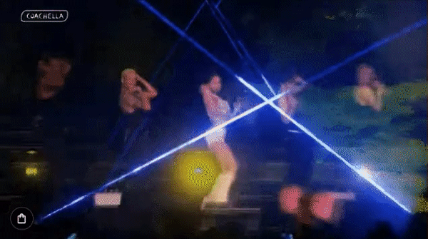 Jennie gặp sự cố trên sân khấu.