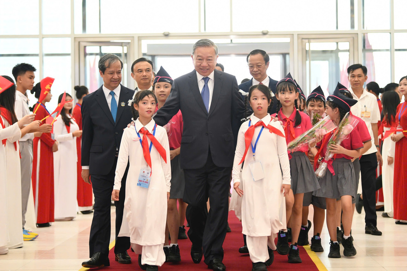 Lễ khai giảng đặc biệt của gần 27 triệu học sinh, giáo viên - Ảnh 12. Lễ khai giảng đặc biệt của gần 27 triệu học sinh, giáo viên - Ảnh 12.
