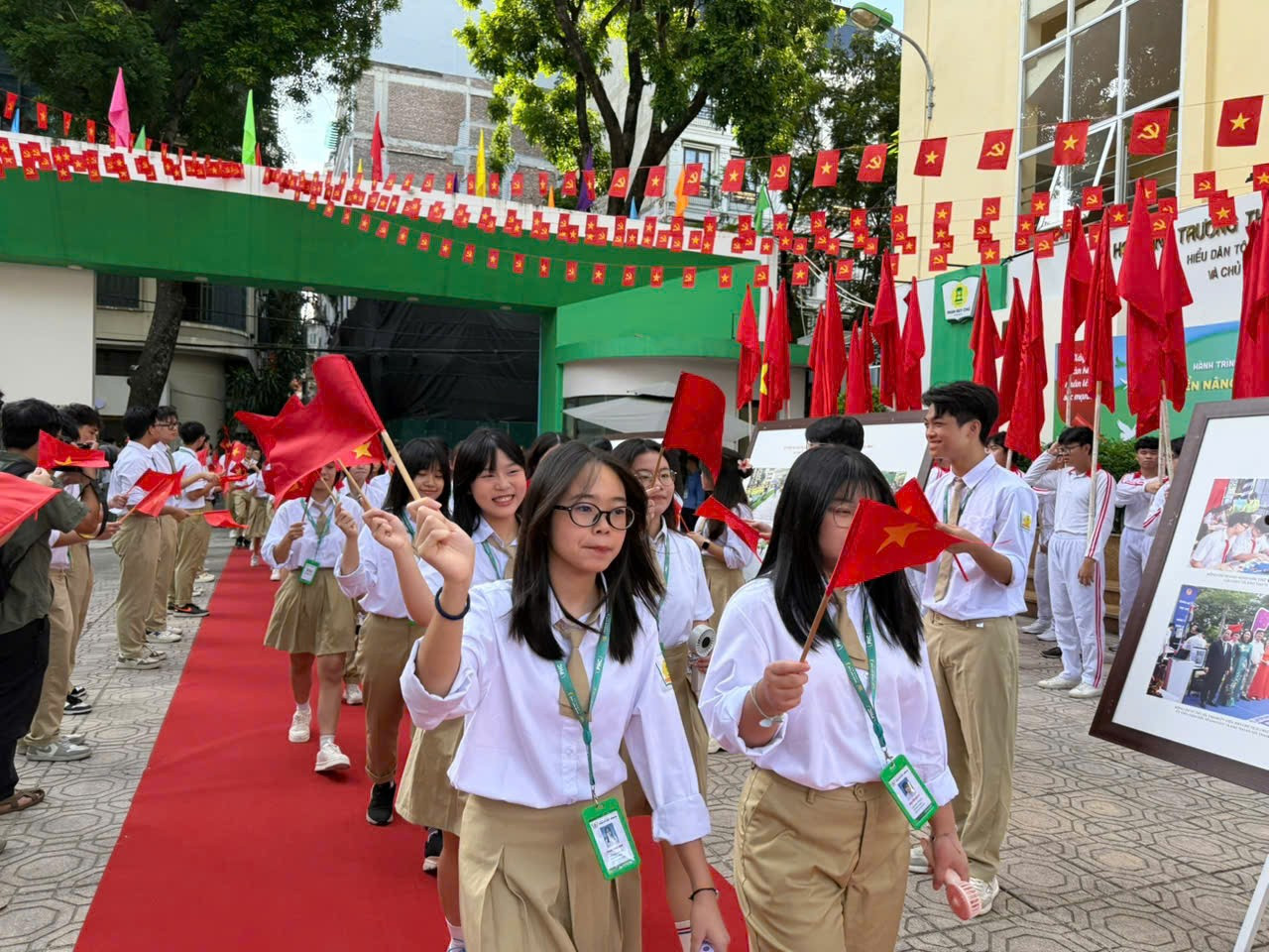 Lễ khai giảng đặc biệt của gần 27 triệu học sinh, giáo viên - Ảnh 43. Lễ khai giảng đặc biệt của gần 27 triệu học sinh, giáo viên - Ảnh 43.