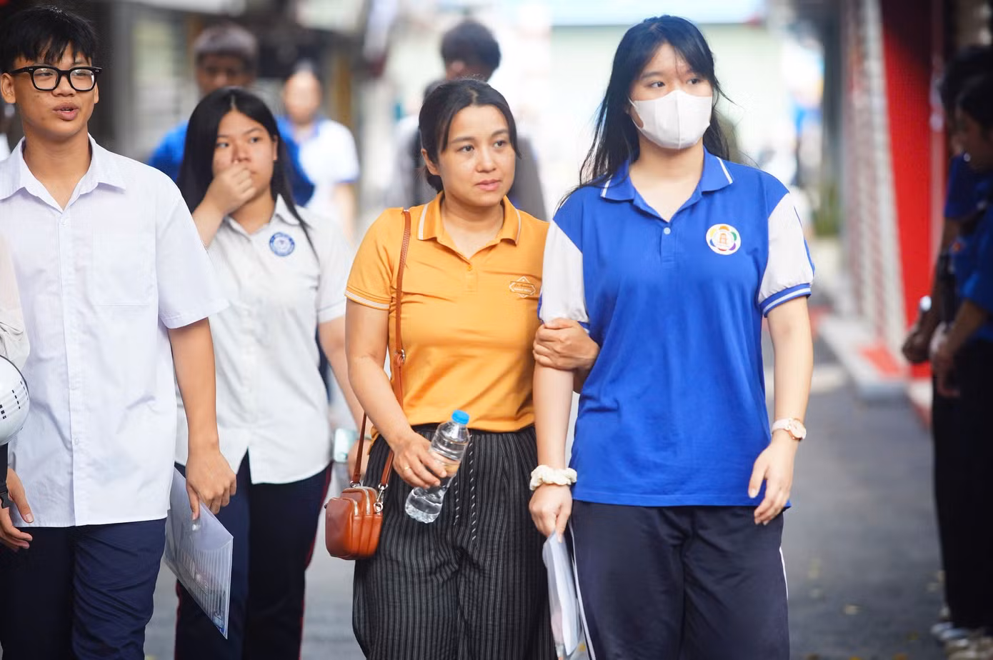 Gần 125.000 thí sinh Hà Nội làm bài thi Ngữ văn vào lớp 10 - 12