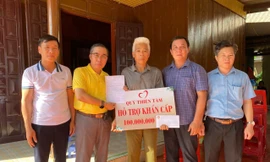  Vingroup trao 100 triệu đồng hỗ trợ nam sinh tử vong trong bão số 10 ở Quảng Trị 