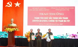 Trao thưởng thành tích xuất sắc trong vụ bắt giữ 500kg ma tuý tại Quảng Trị 