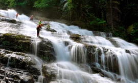 Thác Dương Cầm - ‘bản nhạc trắng’ giữa đại ngàn Trường Sơn