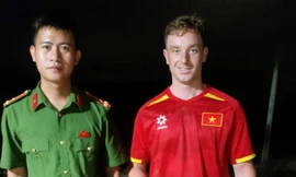 Huy động máy kéo giải cứu hai du khách Hà Lan lạc trong rừng sâu giữa mưa lớn 