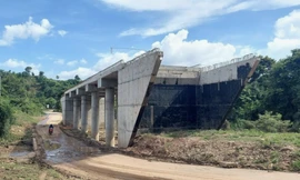 Chủ tịch UBND tỉnh Quảng Trị chỉ đạo khẩn sau bài báo của Tiền Phong về cầu vượt lũ dở dang 