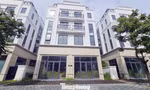 Chủ đầu tư 'đau đầu' với khu biệt thự, liền kề triệu đô bỏ hoang, cỏ dại mọc um tùm giữa Thủ đô