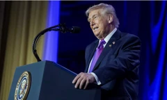 Tổng thống Mỹ Trump không xin lỗi về video xúc phạm vợ chồng ông Obama