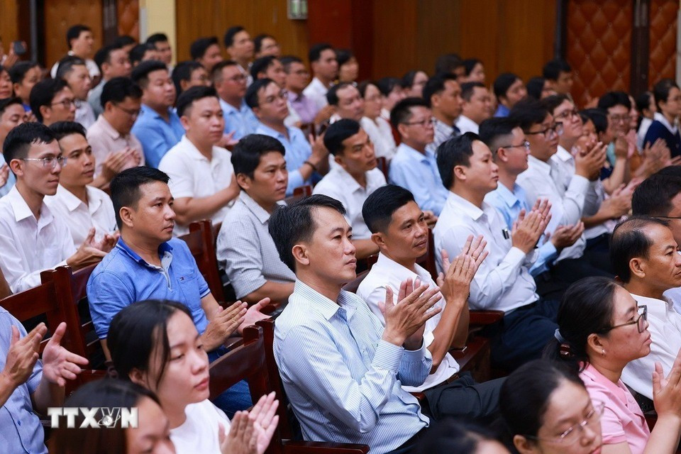 Các cử tri thành phố Cần Thơ tham dự hội nghị. (Ảnh: Dương Giang/TTXVN) tt8.jpg