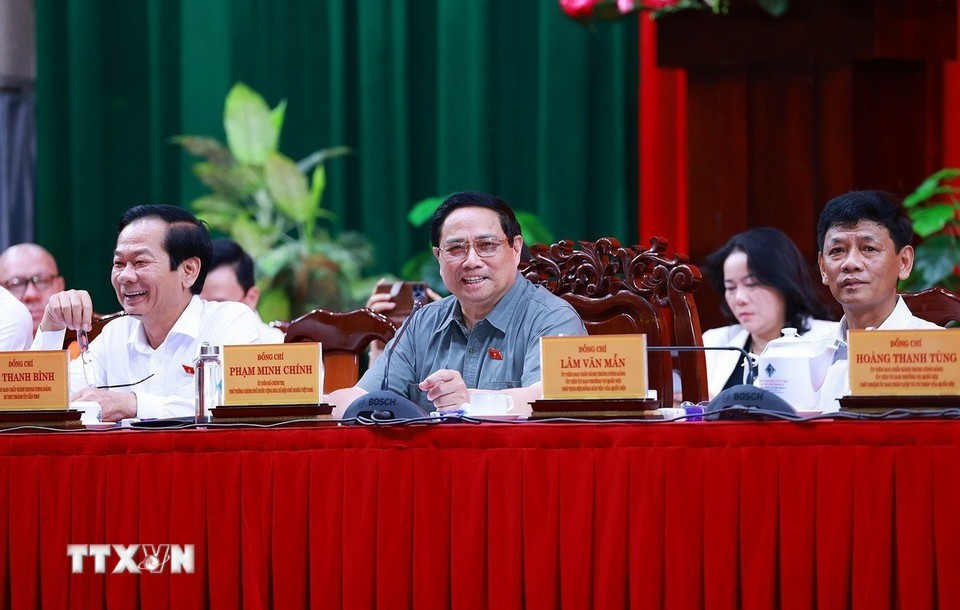 Thủ tướng Phạm Minh Chính và Đoàn đại biểu Quốc hội thành phố Cần Thơ tiếp xúc cử tri sau Kỳ họp thứ 9, Quốc hội khóa XV. (Ảnh: Dương Giang/TTXVN) tt4.jpg