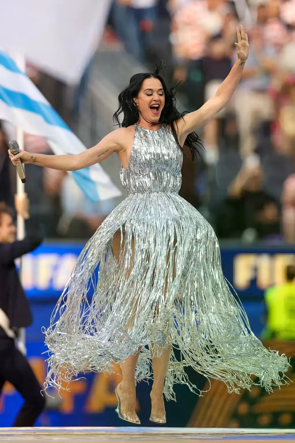 M&agrave;n tr&igrave;nh diễn thảm họa của Katy Perry tại World Cup- Ảnh 1.