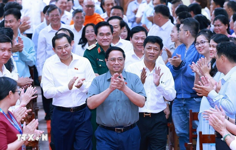 Thủ tướng Phạm Minh Chính đến dự buổi tiếp xúc cử tri thành phố Cần Thơ. (Ảnh: Dương Giang/TTXVN) tt1.jpg