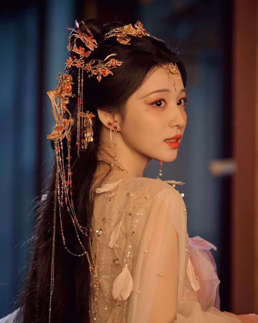 Cuộc &ldquo;thay m&aacute;u&rdquo; đang viết lại luật chơi showbiz- Ảnh 1.