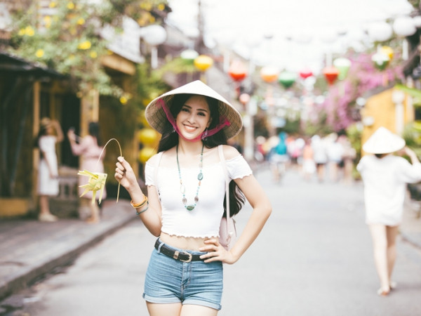 Hoa hậu Tiểu Vy khéo léo giới thiệu hình ảnh Hội An đến Miss World 2018