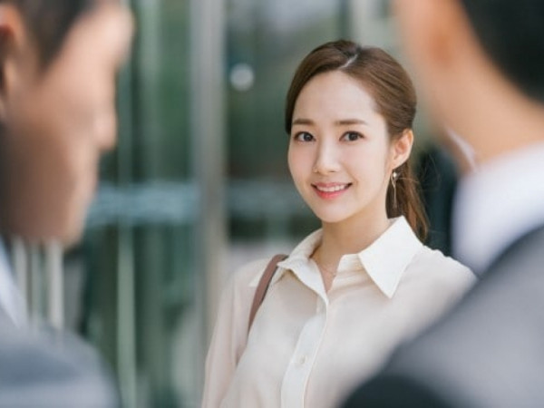 Ba thỏi son gây sốt nhờ Park Min Young lăng xê trong phim "Thư ký Kim"
