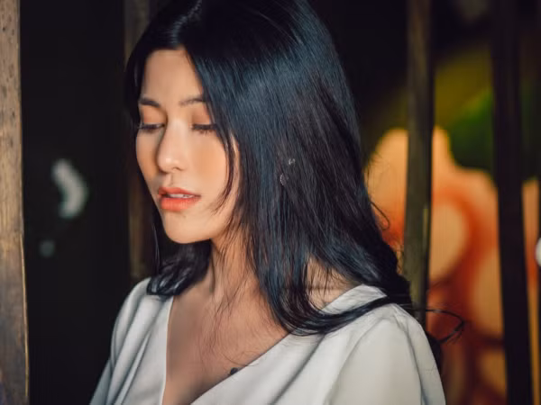 Ngọc Ánh The Voice bắt tay với “hit maker” Vương Anh Tú trở lại với ballad "lụi tim"