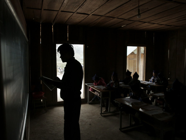 Câu chuyện cảm động về ngôi trường đặc biệt 40 năm không có cô giáo