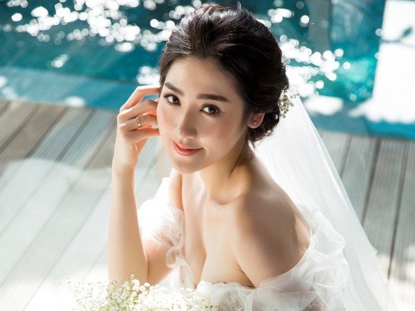 Không còn là tin đồn, Á hậu Tú Anh xác nhận sẽ lên xe hoa vào tháng sau