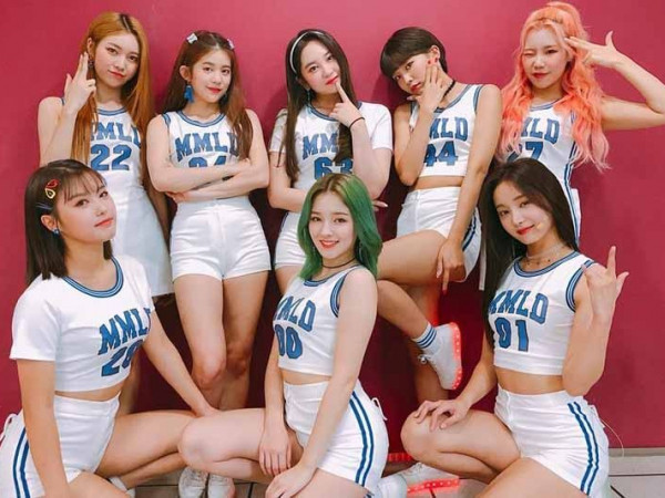 Nửa tháng sau tin hẹn hò gây tranh cãi, Momoland công bố ngày comeback