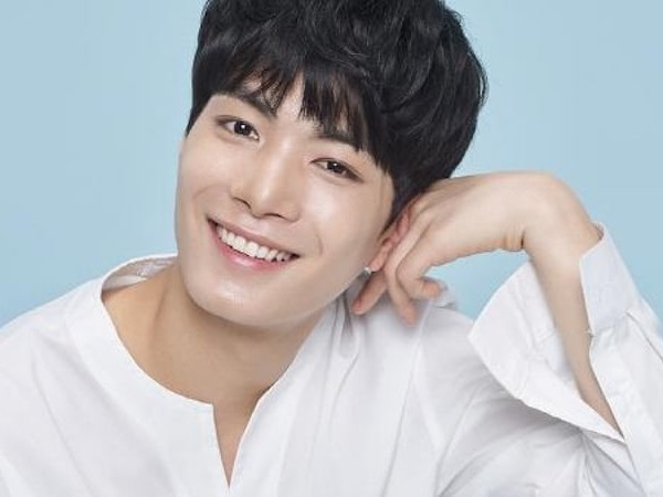 Chỉ là lời hứa nhỏ với một fan, NU’EST cũng không bao giờ quên