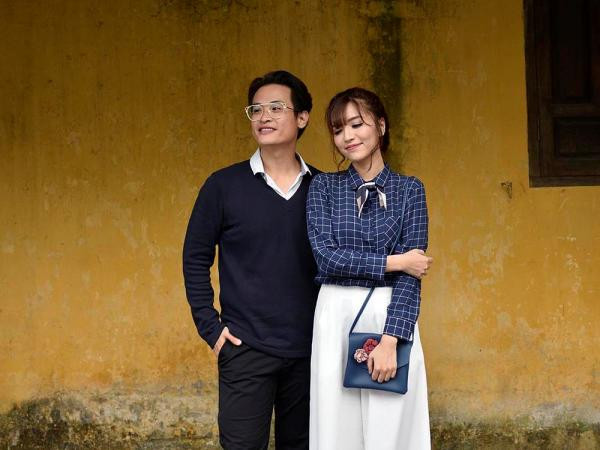Bích Phương e ấp bên Hà Anh Tuấn trong bộ ảnh đường phố tại Hội An