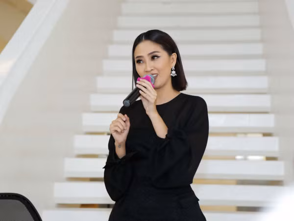 MC Liêu Hà Trinh trình làng truyện ngắn "Nợ nhau lời tạm biệt - Căn hộ 0-1-Ai"