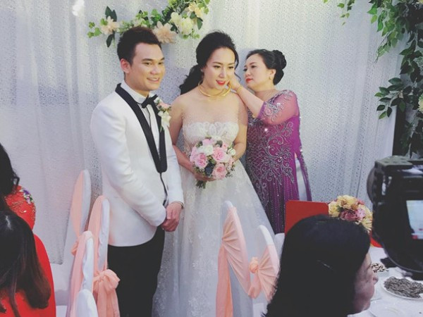 Khắc Việt và bạn gái 9x tổ chức đám cưới, dàn sao Việt nô nức tới dự