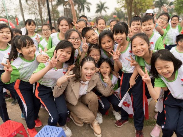 Lý Nhã Kỳ trẻ trung, thân thiện tại giải chạy hưởng ứng ASIAD 18