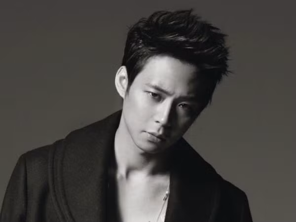 Cô gái được cho là vợ tương lai của Yoochun (JYJ) phủ nhận mọi thông tin liên quan