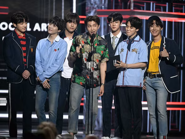Đây là lý do phiên dịch viên ngừng dịch khi RM (BTS) phát biểu tại Billboard Music Awards