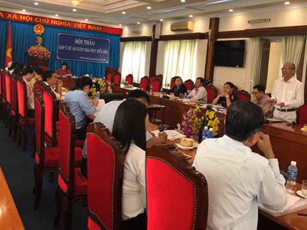 Học sinh Việt Nam học tập nặng nề nhưng bằng cấp lại không có giá trị quốc tế