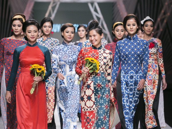 VIFW F/W 2017 ngày 2: NTK Thủy Nguyễn mang “Cô Ba Sài Gòn" đến với Hà Nội