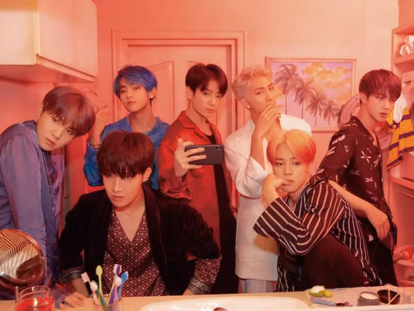 BTS trở thành nghệ sĩ Hàn Quốc đầu tiên No.1 BXH Official UK Albums Chart